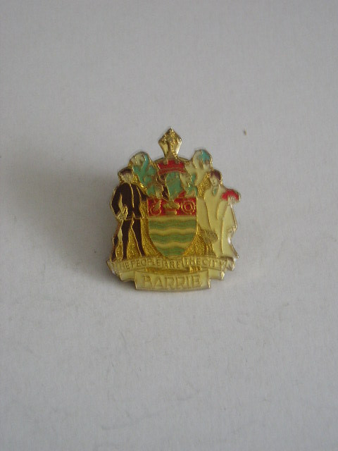 QW9 N8 27 - insigna - tematica urbanistica - The people are the city - Barrie