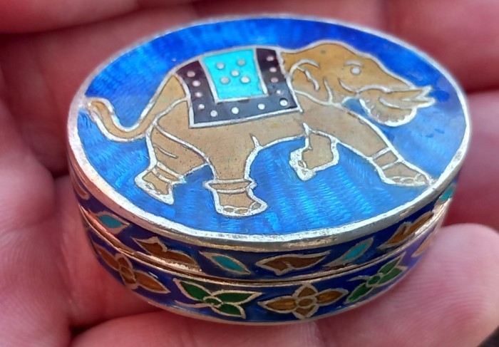 (67) CUTIUTA VECHE DIN ARGINT PT PASTILE SAU TUTUN, PICTATA PRIN EMAIL ELEFANT