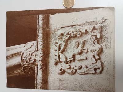 fotografie mare veche , COLOANA manastirii Horezu .PERIOADA domnitorului CONSTANTIN BRANCOVEANU foto