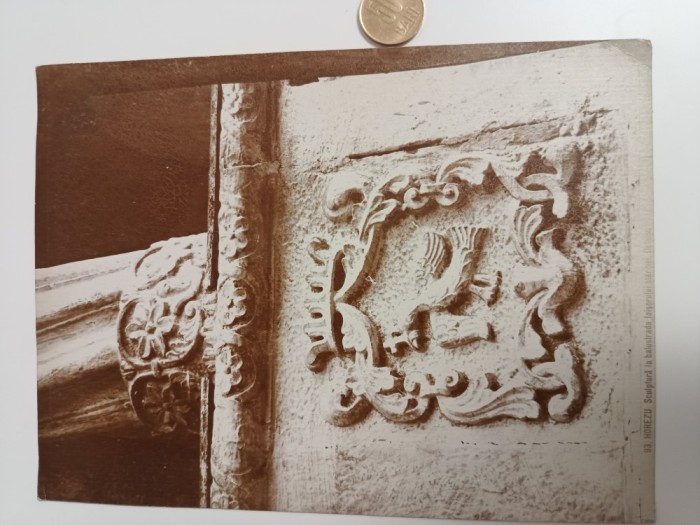 fotografie mare veche , COLOANA manastirii Horezu .PERIOADA domnitorului CONSTANTIN BRANCOVEANU