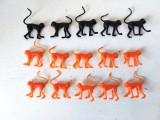 Lot 15 figurine plastic, maimute, nestantate, cca 2x2cm
