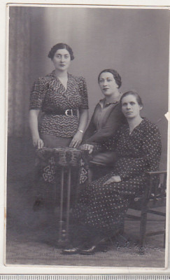 bnk foto Femei - Foto Modern Ploiesti 1937 foto