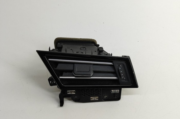 Gura de ventilație planșa de bord VW PASSAT B8 3G2 2018 OEM: 3G2819702E 29794737