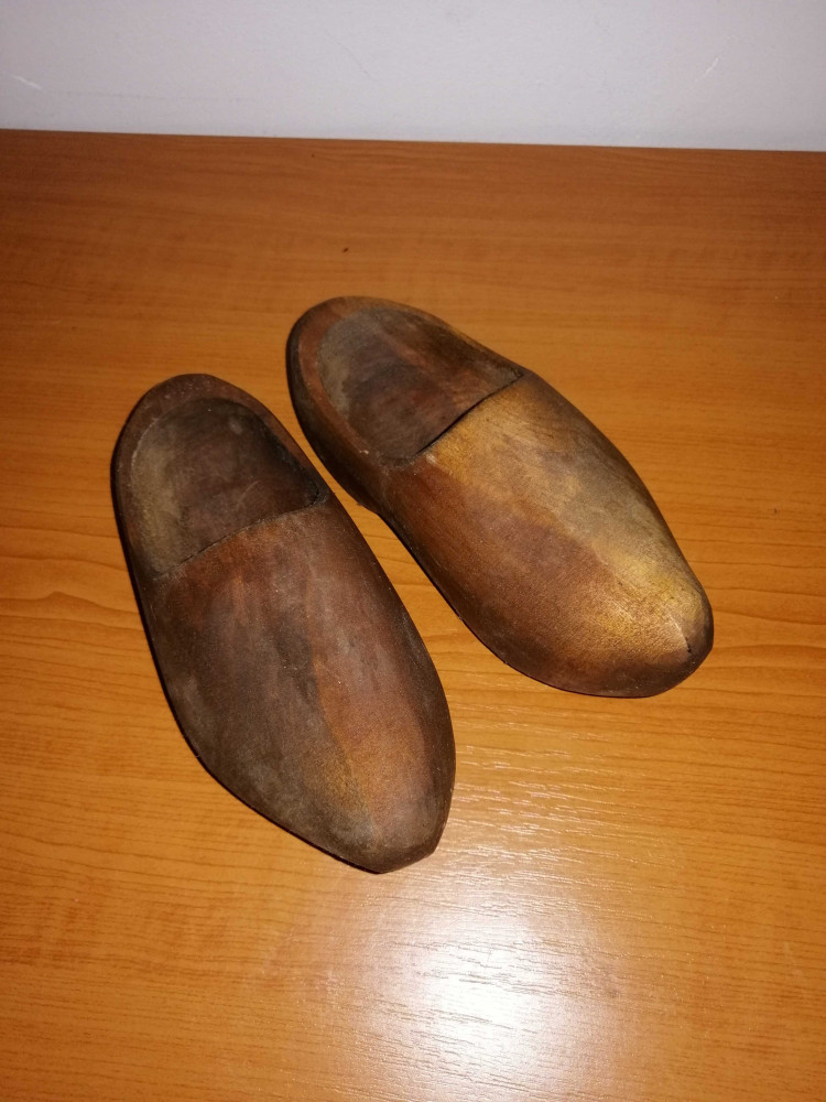Papuci de lemn olandezi vintage saboti de lemn Olanda 13.5 cm/21/22 copii |  arhiva Okazii.ro