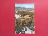 CARTE POSTALA - RSR - MASIVUL RARAU - CABANA RARAU VAZUTA DE PE PIETRELE DOAMNEI