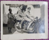 Fotografie, Tanara, Ana Mihaileswcu, pe motocicleta impreuna cu o prietena, 1938