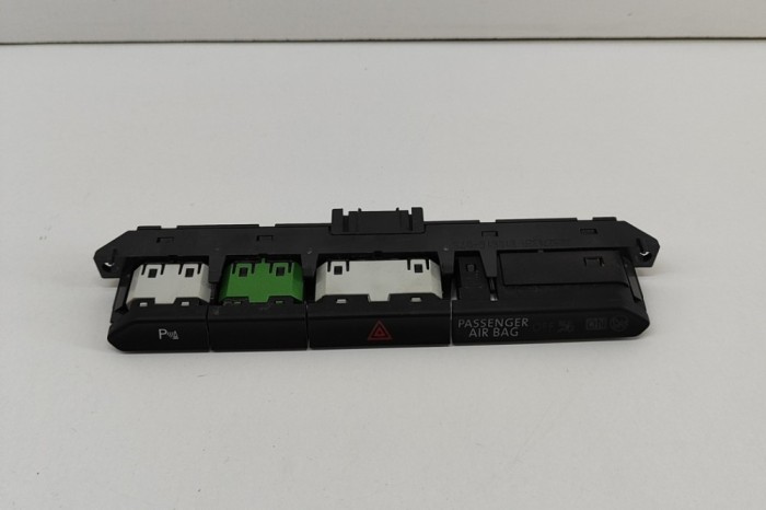 Panou de butoane VW PASSAT B8 3G2 2016 OEM: 3G0927132A | 25435402