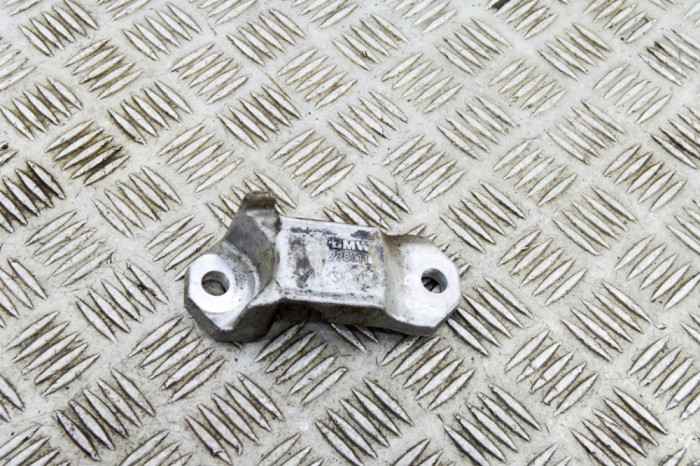 Suport stabilizator dreapta față BMW 6 Gran Coupe F06 2015 OEM: 2284110 17010288