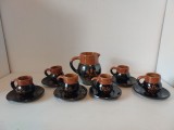 Set ceramica traditionala romaneasca, carafa + 6 cesti mici (pentru tarie / lichior) + 6 farfurioare - lut ars, decorat si glazurat
