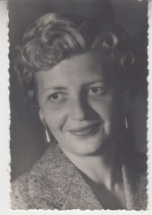 M5 C50 - FOTO - FOTOGRAFIE FOARTE VECHE - distinsa doamna - anul 1957
