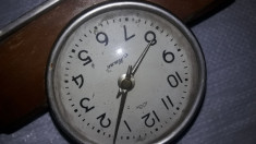 ceas de masa vechi masiv,CEAS MAJAK RUSESC de colectie,functional dar neingrijit foto