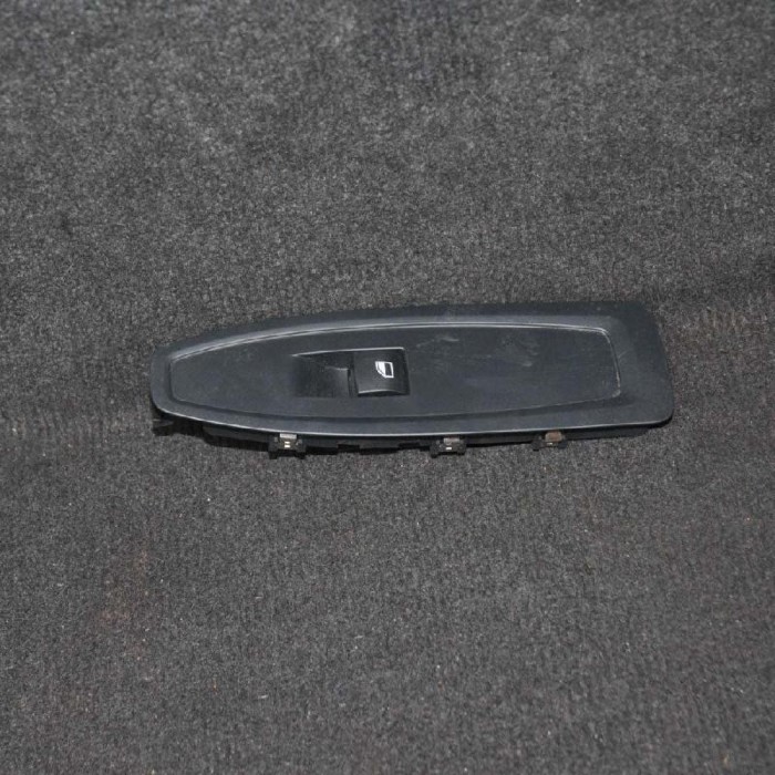 Buton geam ușă dreapta față BMW 2 Coupe F22, F87 2014 OEM: 9208107 2131064