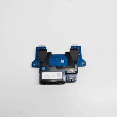 Port USB/AUX-In TESLA MODEL 3 2018 OEM: 1121700-00-C,35210664 | 14900330 foto