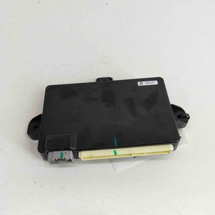 Modul de control ușă dreapta spate TESLA MODEL X 2017 OEM: 1045490-10-D 25804711