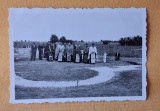 fotografie veche de colectie, perioada regala, anii 1920, imagine cimitir, serviciu religios - foto Maksay - Galati