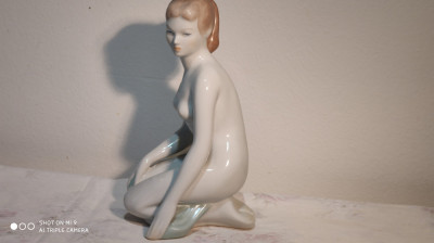 Deosebira figurina din porțelan vintage Aquincum Budapesta - foto