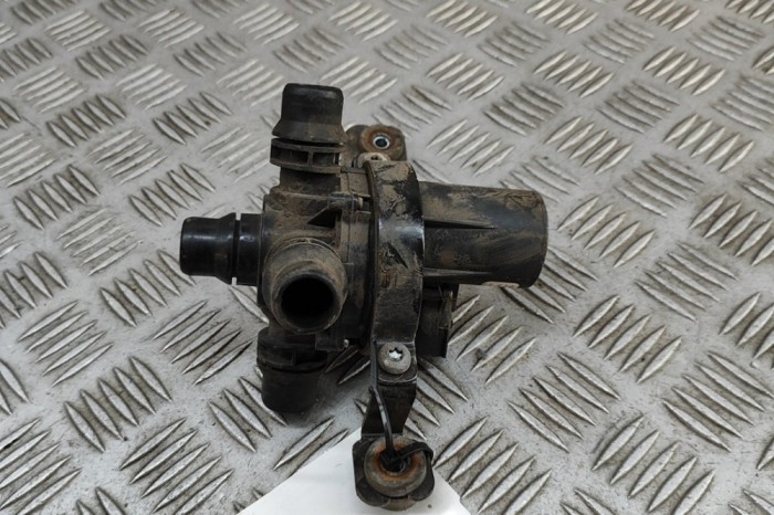 Pompa de apa auxiliara JAGUAR F-PACE X761 2022 OEM: M8A2-8D108-AD | 31656000