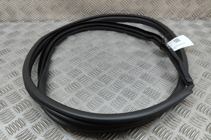 Garnitura ușă st&acirc;nga spate LEXUS UX _AA1_, _AH1_, _MA1_ 2020 OEM: 67872-76020 | 28076338
