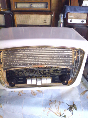 Radio vechi pe lampi Radialva Super But 57 foto