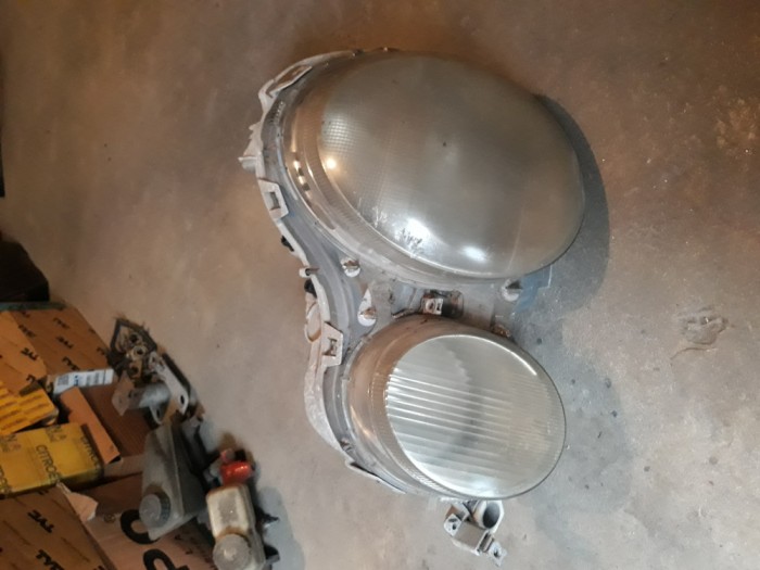 Far stanga Mercedes E-Class w210