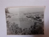 Fotografie dimensiune 6/9 cm cu un pod la Budapesta &icirc;n 1962