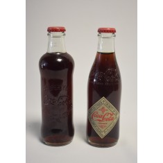 Două sticle Coca Cola de colecție ediție comemorativă 125-a aniversare - sigilate cu conținut - Ediția 2011 Rom&acirc;nia