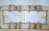 Napron/ Centru de masa Vintage din bumbac broderie manuala Madeira dantela croset- BEJ