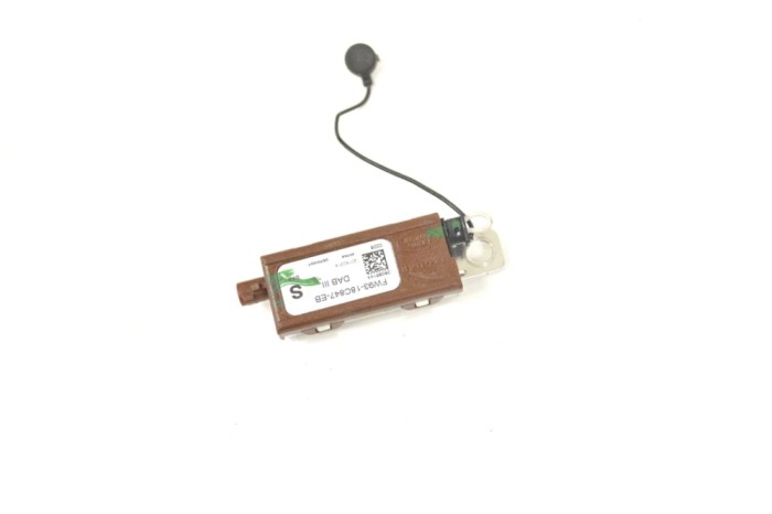 Amplificator de antena LAND ROVER RANGE ROVER IV L405 2015 OEM: HK72-18C847-EB 13758476