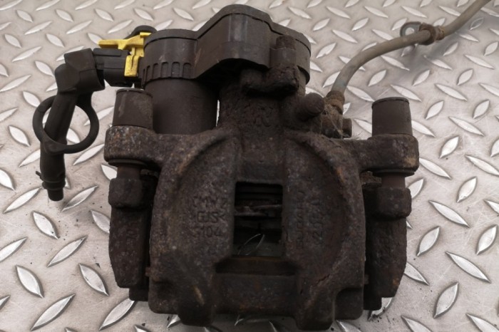 Etrier de fr&acirc;nă dreapta spate SUBARU OUTBACK BS 2015 OEM: EB1,26620AL020 25344703