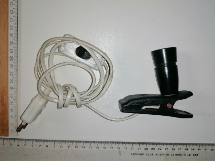 LAMPA VECHE PENTRU CITIT , PLASTIC / EBONITA ?
