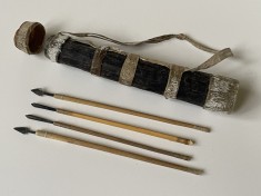 TOLBA africana tribala cu patru SAGETI, din scoarta lemn si piele antilopa