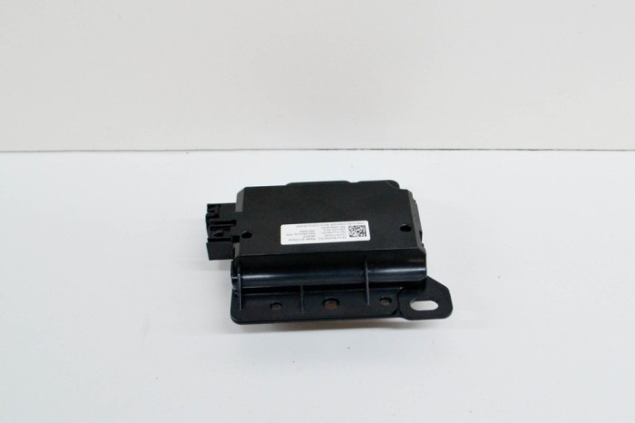 Unitate de control USB/AUX TESLA MODEL 3 2018 OEM: 1093295-00-A 14896481