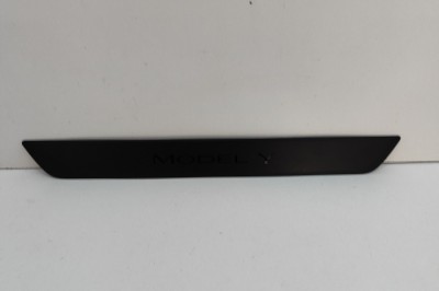 Ornament prag dreapta față TESLA MODEL Y 2023 OEM: 1494301-00-B 23418673 foto