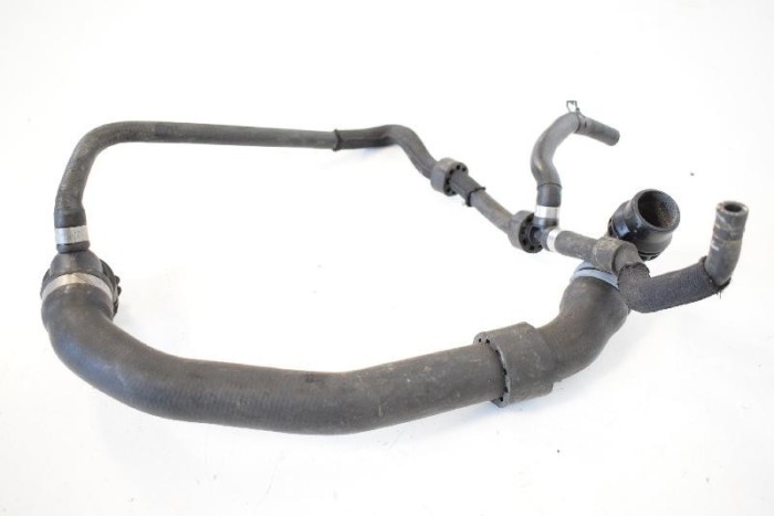 Furtun radiator răcire st&acirc;nga VW PASSAT B8 3G2 2015 OEM: 3Q0122101AN | 3777785