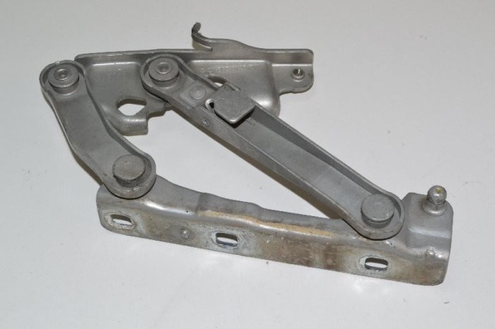 Balama capota st&acirc;nga față MERCEDES-BENZ CLS C219 2007 OEM: A2118800128 2432425
