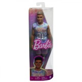 Cumpara ieftin Barbie Papusa Baiat Fashionistas Saten Cu Un Picior Cu Proteza, Mattel