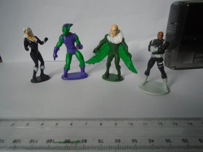 bnk jc Lot 4 figurine Marvel foto