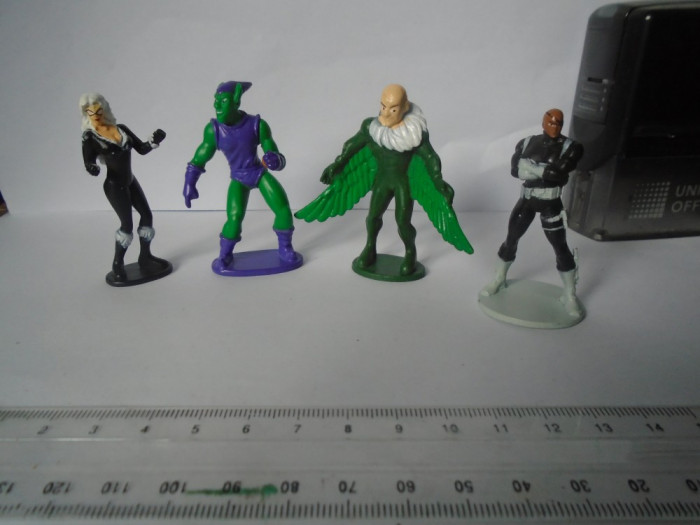 bnk jc Lot 4 figurine Marvel