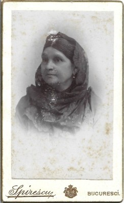 M1444N Portret de femeie, studio Spirescu, București foto