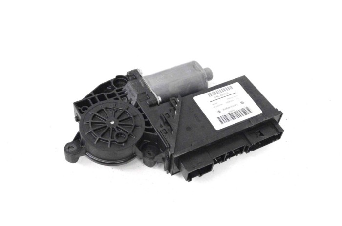 Motor macara geam ușă dreapta spate VW TOUAREG 7LA, 7L6, 7L7 2010 OEM: 3D0959794E 16441180