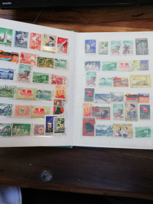 Clasor timbre Vietnam,18 pagini, 530 buc, stampilate, anii 1950/1980, deparaiate foto
