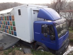 Vand camion apicol MAN echipat complet (instrumente apicole) cu 80 de familii foto