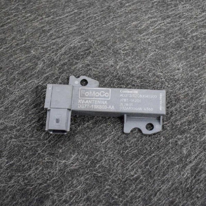 Amplificator de antena FORD KUGA II DM2 2013 OEM: DS7T-15K603-AAA2C80045200 | 3485906