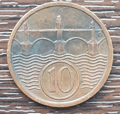 (M2147) MONEDA CEHOSLOVACIA - 10 HALERU 1922 foto