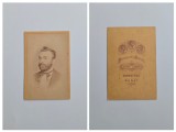 Fotografie de colectie CDV Atelier Mayer Sandor, Portret de barbat, Reschitz, Resicza, Resita, Banat, Romania, Austro-Ungaria, ca. 1865