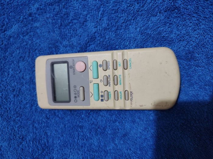 Telecomanda aer conditionat / telecomenzi aer conditionat ORIGINALE, FUNAI , stare foarte buna, perfect functionala !!