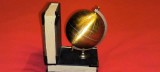 MODEL RAR GLOB PAMANTESC BRONZ CU SUPORT GREUTATE TOTALA 1.3 KG INALTIME TOTALA 14 CM