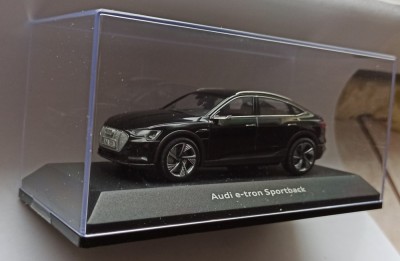 Macheta Audi e-tron Sportback 2020 electric negru - iScale 1/43 foto