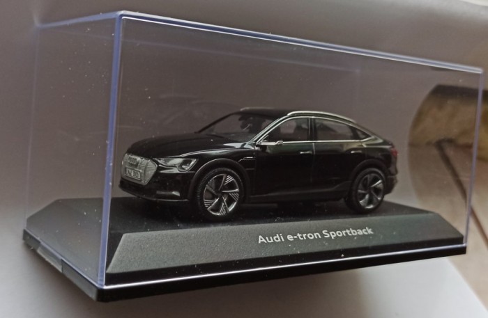 Macheta Audi e-tron Sportback 2020 electric negru - iScale 1/43
