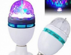 Super efect disco: Bec rotativ multicolor LED, cu adaptor priza inclus foto